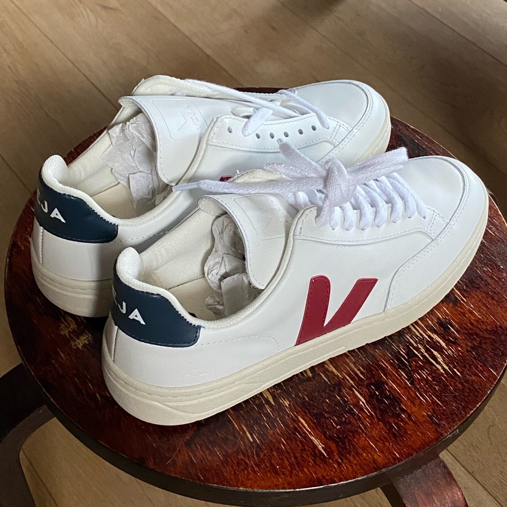 Veja V-12 LEATHER WHITE MARSALA NAUTICO. Brand New